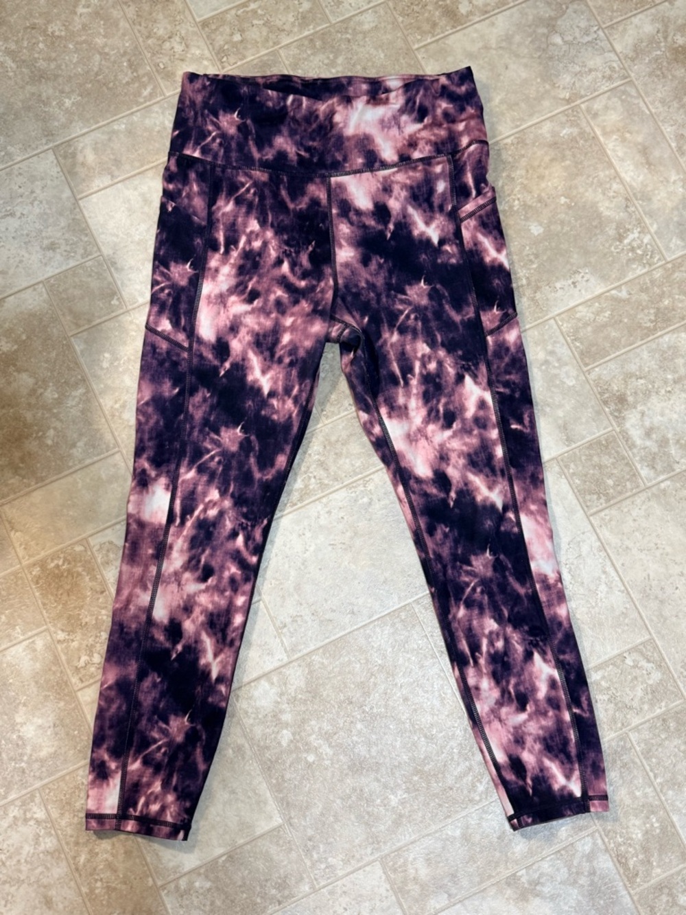 GAIAM Tie-Dye Leggings in Pink & Purple